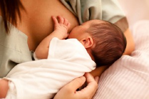 mom-breastfeeding